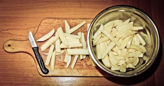 ак сохранить очищенный картофель свежим: простые и действенные методы