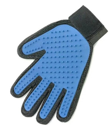 Рукавичка для вичісування шерсті для кішок і собак True Touch Чорно-синя на праву руку slide 1