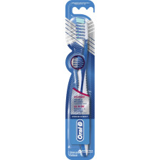 Зубна щітка Oral-B Pro-Expert Антибактеріальна середньої жорсткості mini slide 1