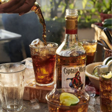 Напиток алкогольный Captain Morgan Spiced Gold на основе Карибского рома 35% 0,7л mini slide 3