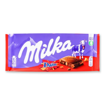 Шоколад молочний Milka зі шматочками карамелі з мигдалем, 100г