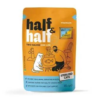 Вологий корм для котів Half&Half Sterilized 85 г - біла риба та морква