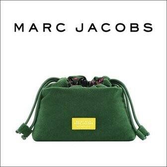 Насичена та глибока інтерпретація Marc Jacobs