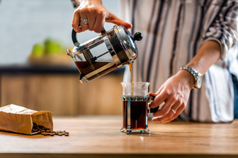 Як вибрати та приготувати каву у френч-пресі: все, що вам потрібно знати