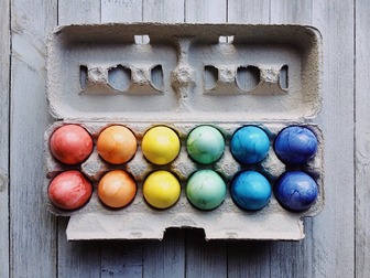 Крашанки без хімії: 5 лайфхаків фарбування яєць натуральними барвниками