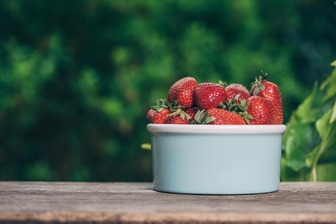 Як помити полуницю: 4 простих способи зберегти свіжість та смак