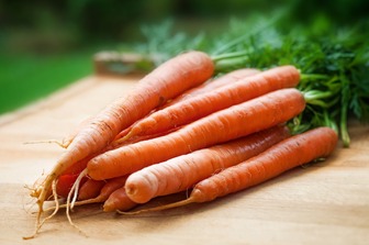 Зберігайте моркву свіжою тижнями: простий лайфхак, про який ніхто не знає