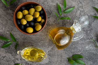 Чим корисна оливкова олія та чому вона не підходить для смаження