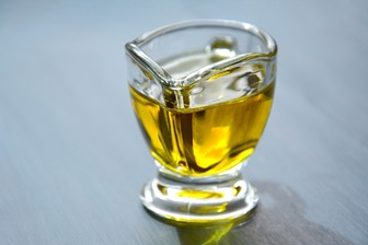 Секрети смачного та здорового смаження: як вибрати правильну олію